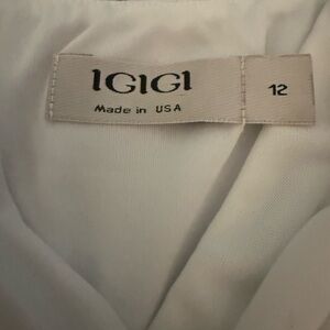 Igigi Wedding Dress with beautiful sparkling belt.
New! Never worn!